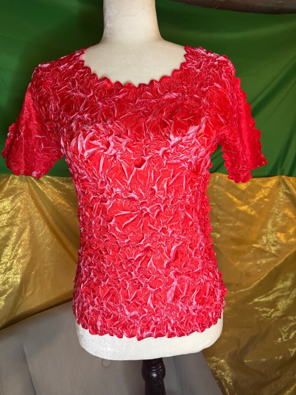 Women's Red Textured Short-Sleeve Tee